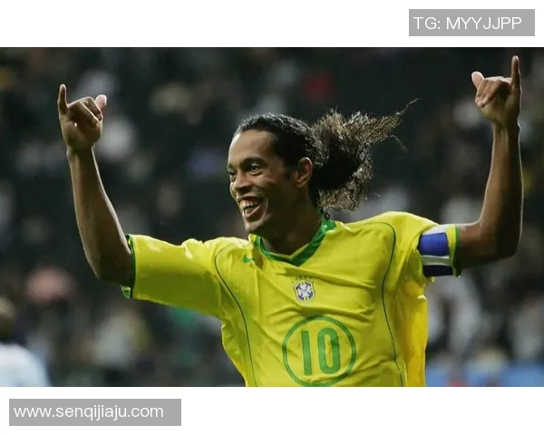 如何查看足球球星的荣誉榜及相关历史成就详细信息